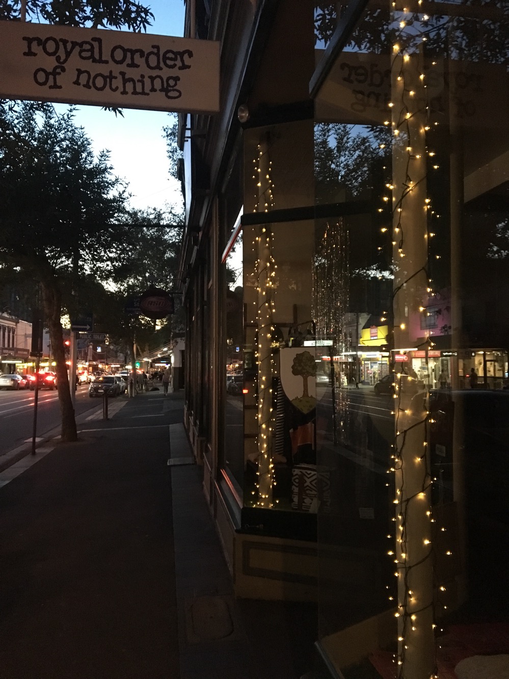 Fairy lights and thigh light streets on swan st
